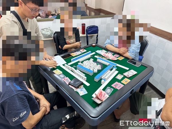 芦洲非法赌场藏身棋牌社！认真打卡还可领全勤奖警破门逮37人| ETtoday社会新闻| ETtoday新闻云